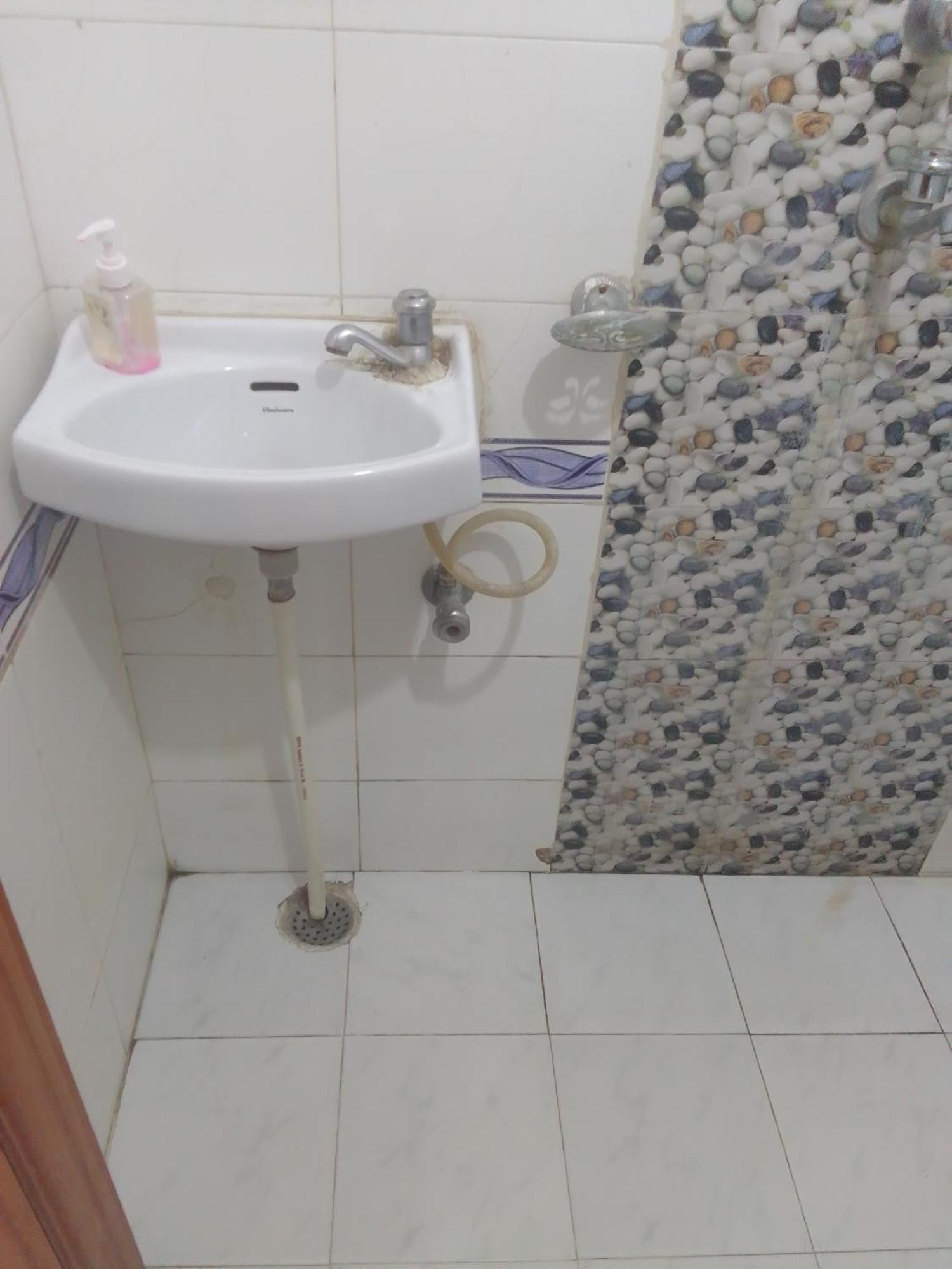 Hostel Zoukstayz *