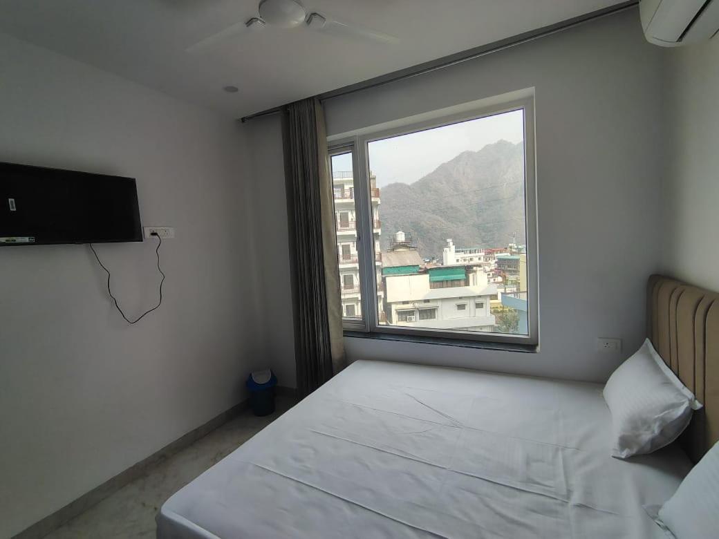 Ganga Kinare Yoga Hotel