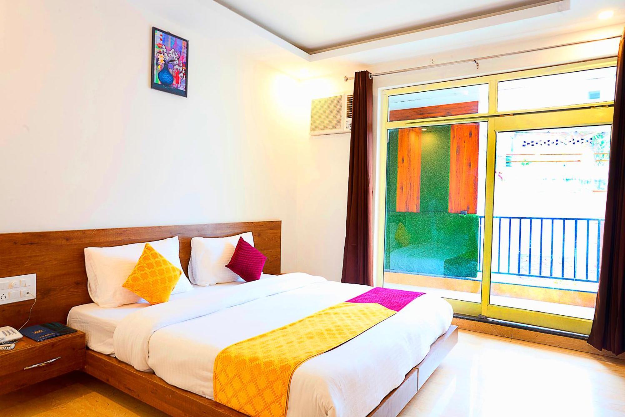La Riqueza Pride Inn Tapovan # Swimming Pool# Walking Distance To Ganga Ghat & Lakshman Jhula # Mountain View Rooms # Gym # Spa # Parking