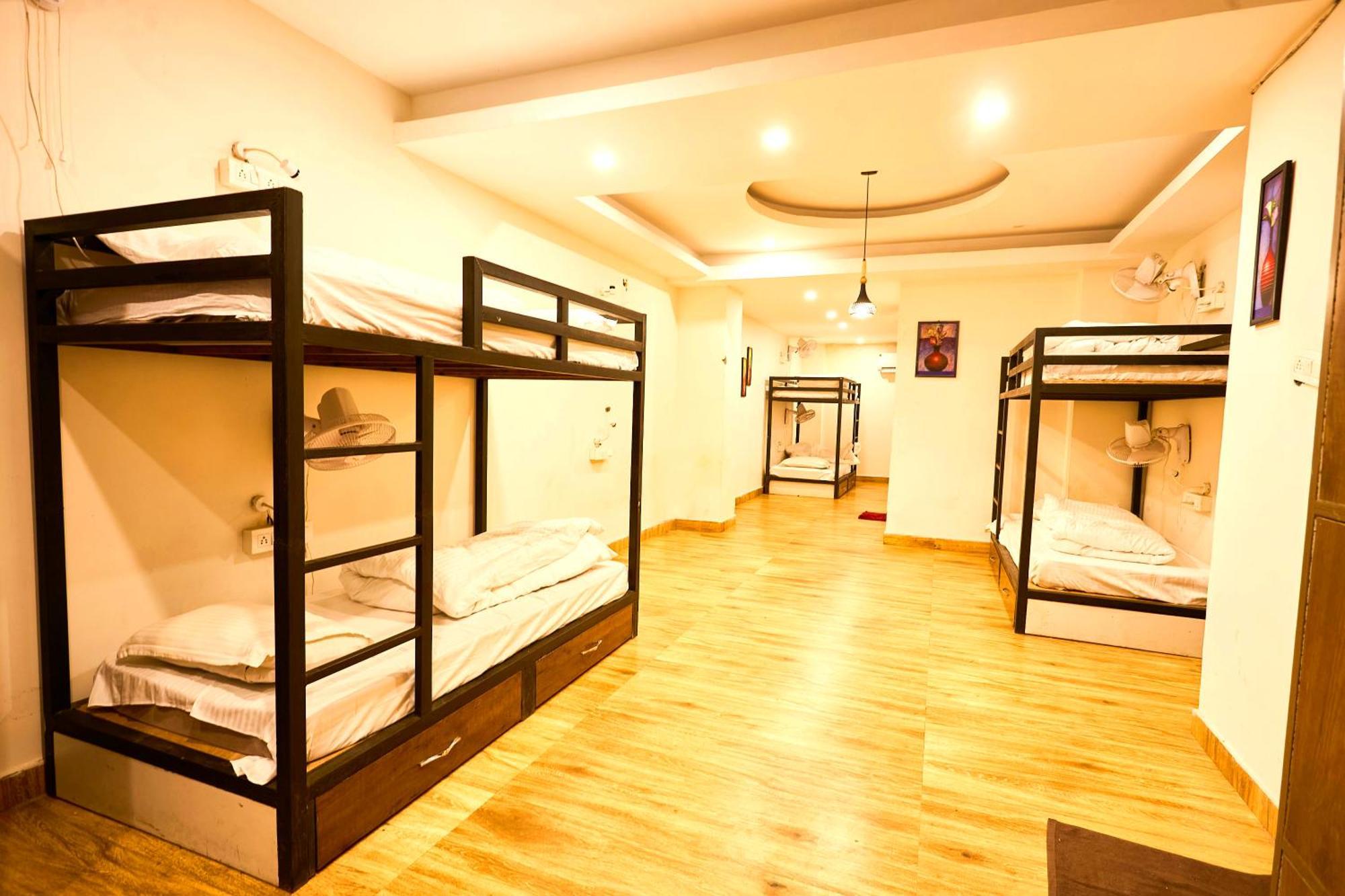 Hotel La Riqueza Pride Inn Tapovan # Swimming Pool# Walking Distance To Ganga Ghat & Lakshman Jhula # Mountain View Rooms # Gym # Spa # Parking