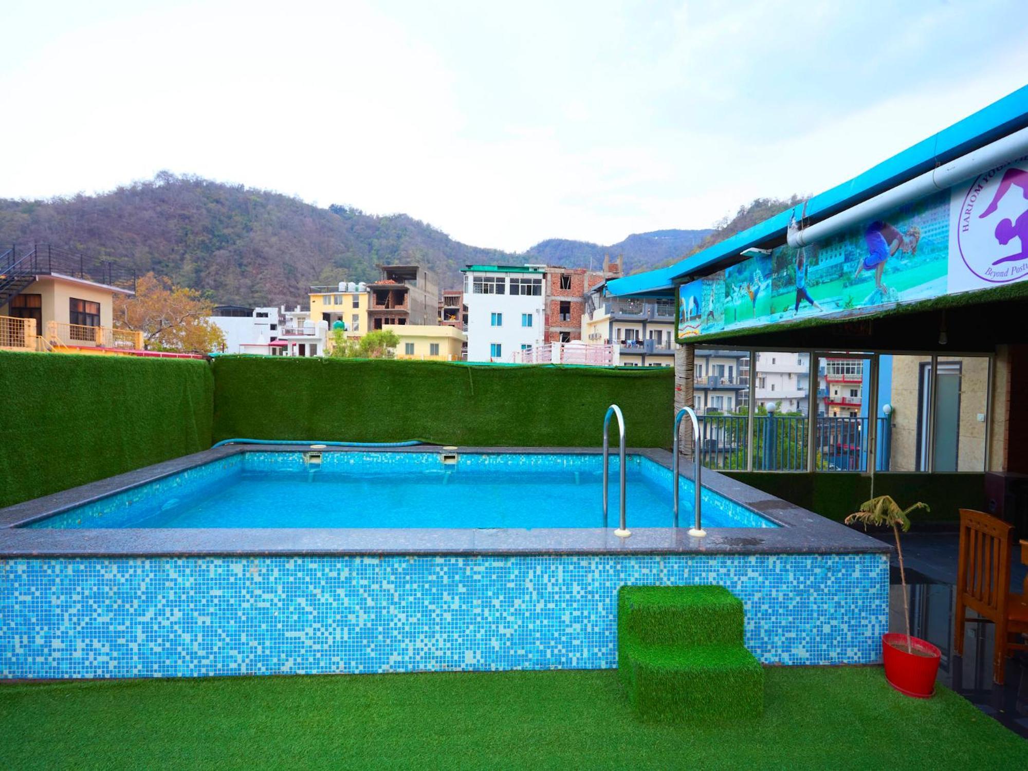 La Riqueza Pride Inn Tapovan # Swimming Pool# Walking Distance To Ganga Ghat & Lakshman Jhula # Mountain View Rooms # Gym # Spa # Parking