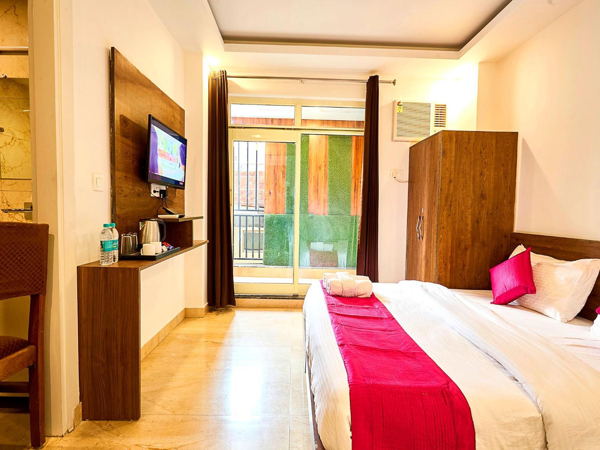 La Riqueza Pride Inn Tapovan # Swimming Pool# Walking Distance To Ganga Ghat & Lakshman Jhula # Mountain View Rooms # Gym # Spa # Parking 3* Rishikesh