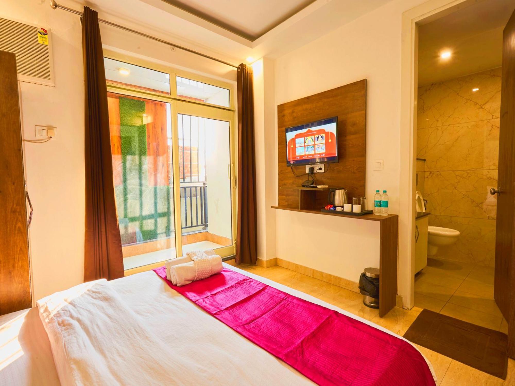 La Riqueza Pride Inn Tapovan # Swimming Pool# Walking Distance To Ganga Ghat & Lakshman Jhula # Mountain View Rooms # Gym # Spa # Parking Hotel 3*