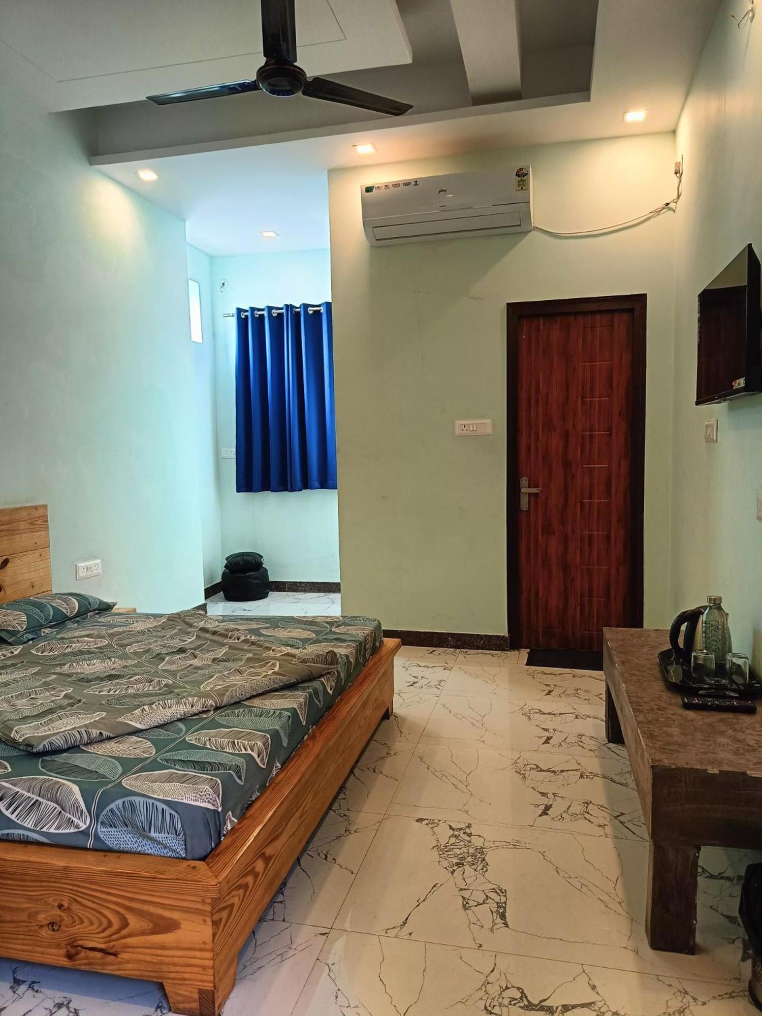Tatsat Homes By The Ganges Bed & Breakfast *