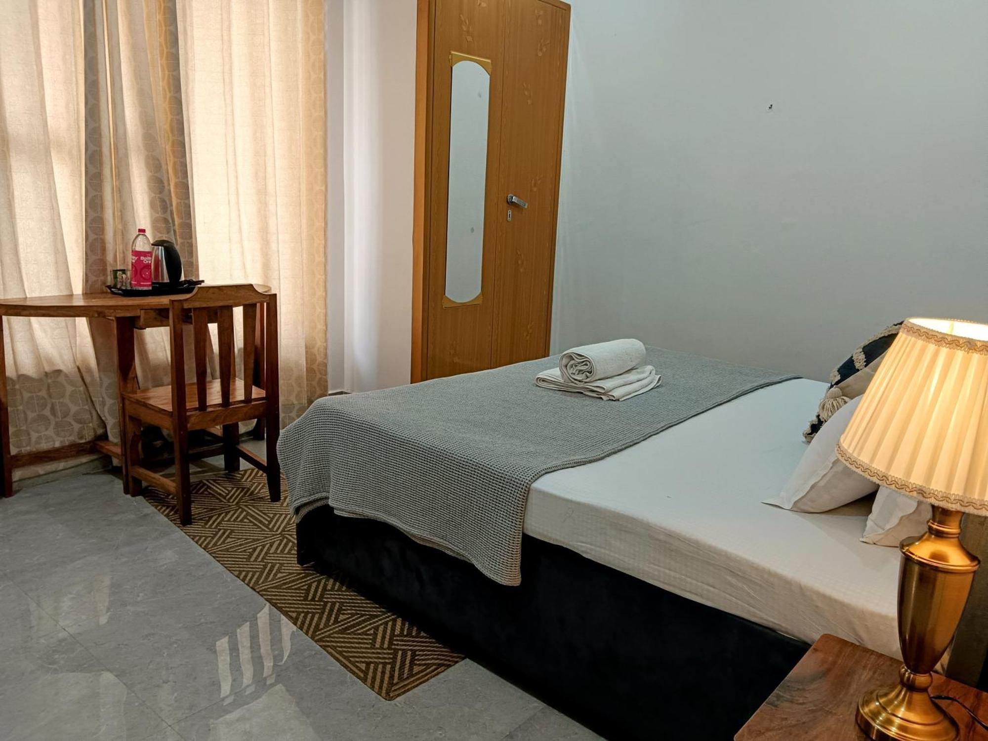 Apartment Oji's - Aesthetic Quite With Kitchen, In Walking Distance To Ganga In Yoga Lane Tapovan, Free Airport Pickup For Than 7 Night *