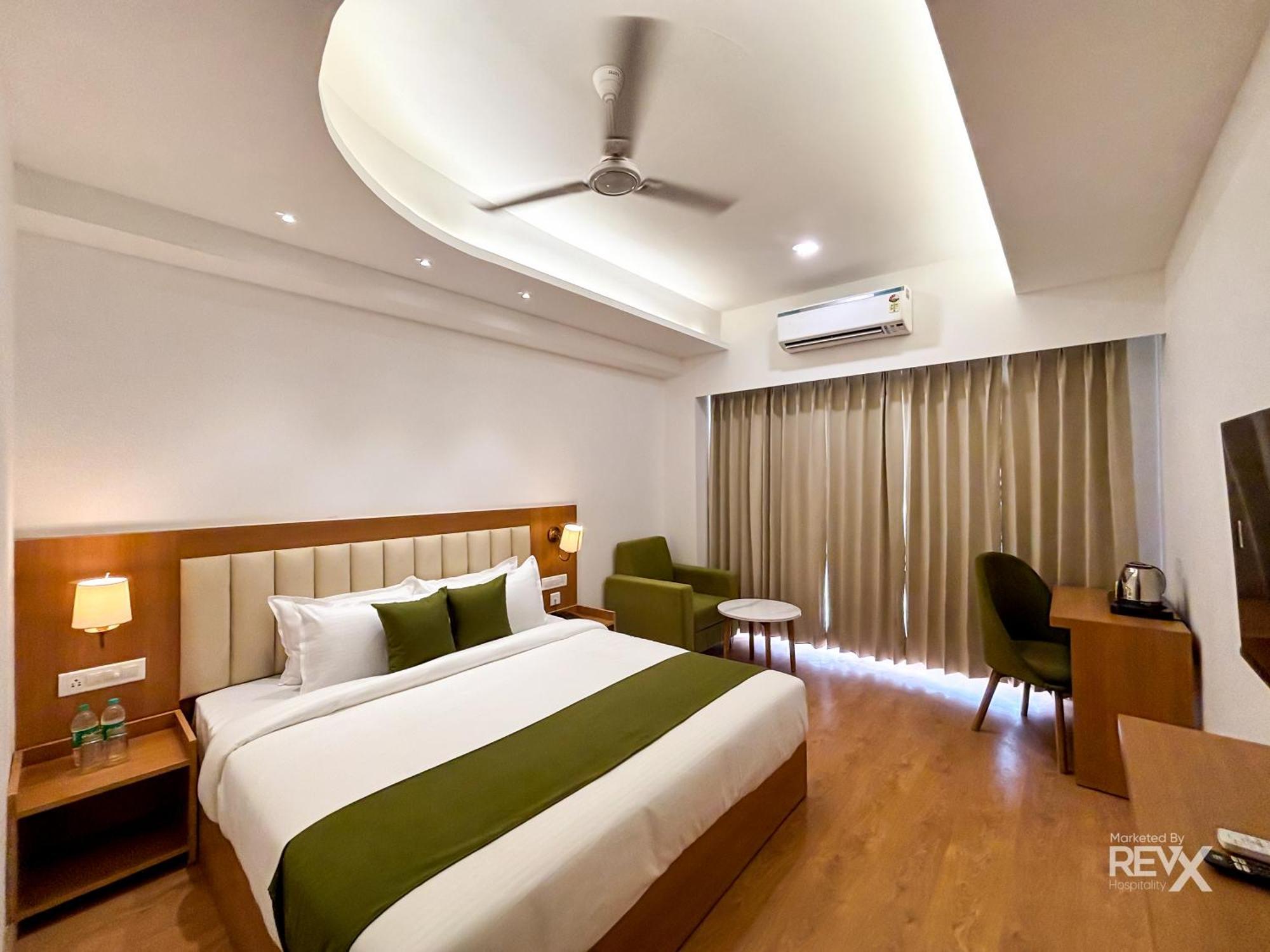 Oak Leaf Hotel