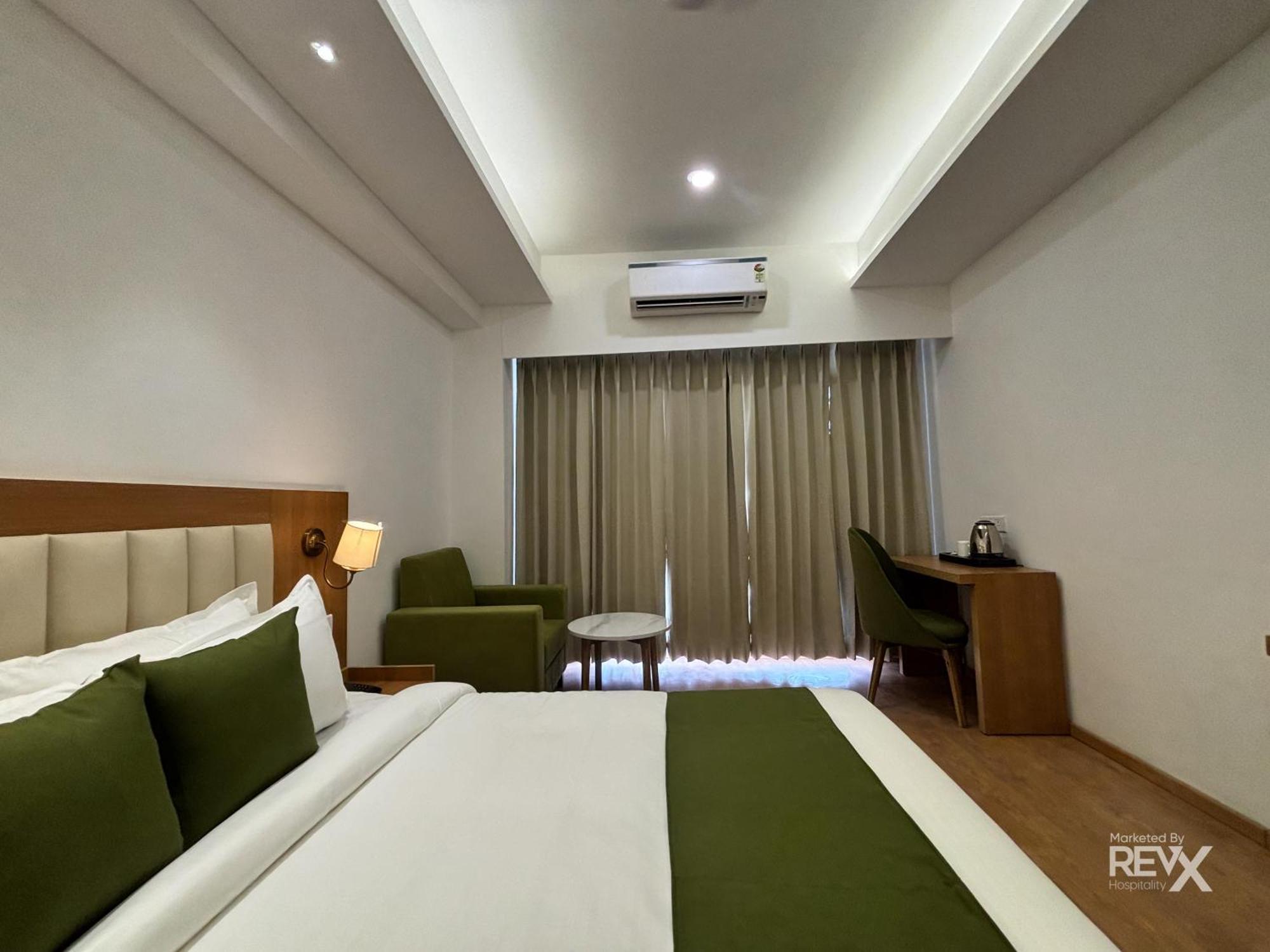 Hotel Oak Leaf