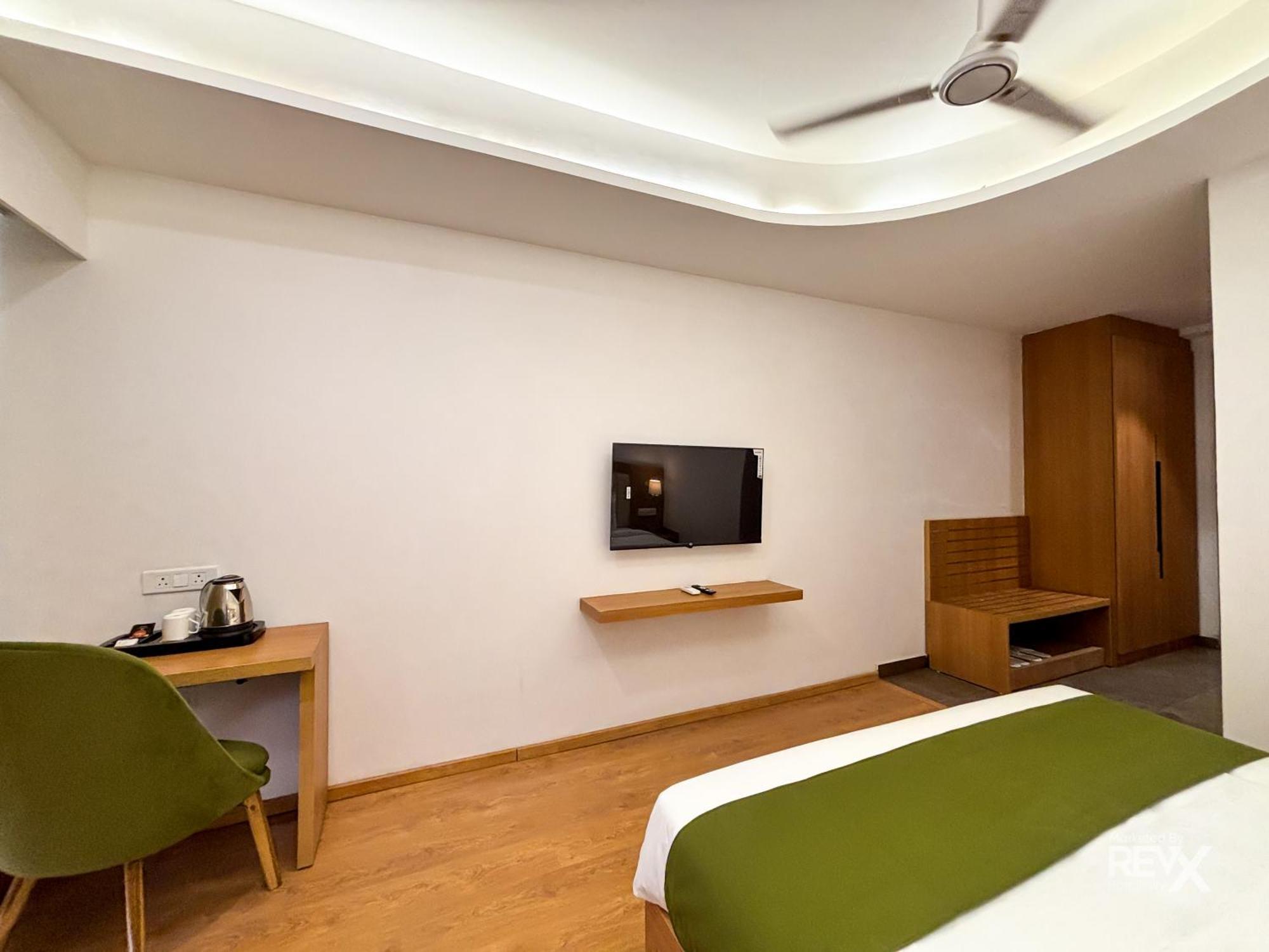Hotel Oak Leaf 4*