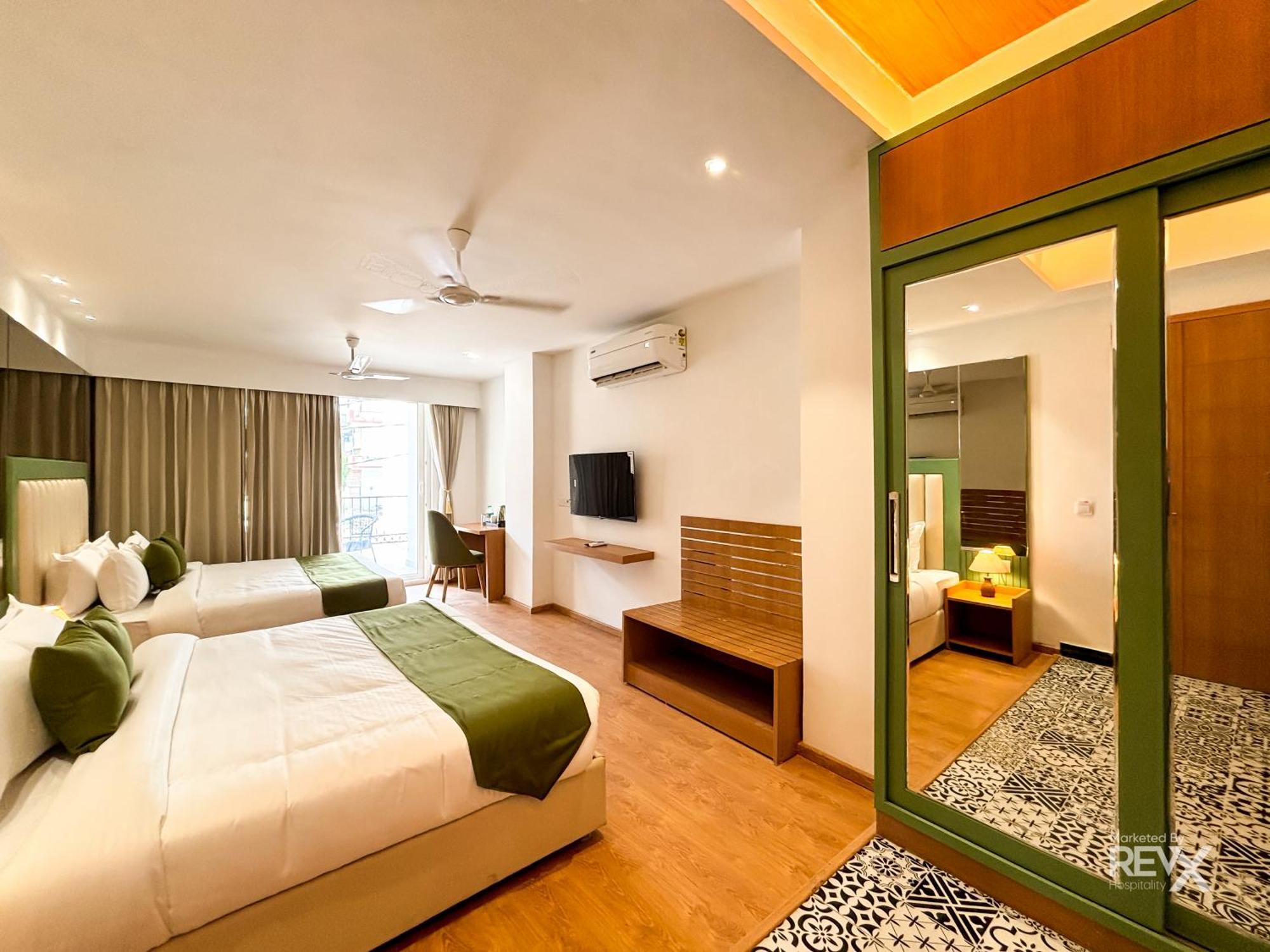 Hotel Oak Leaf 4*