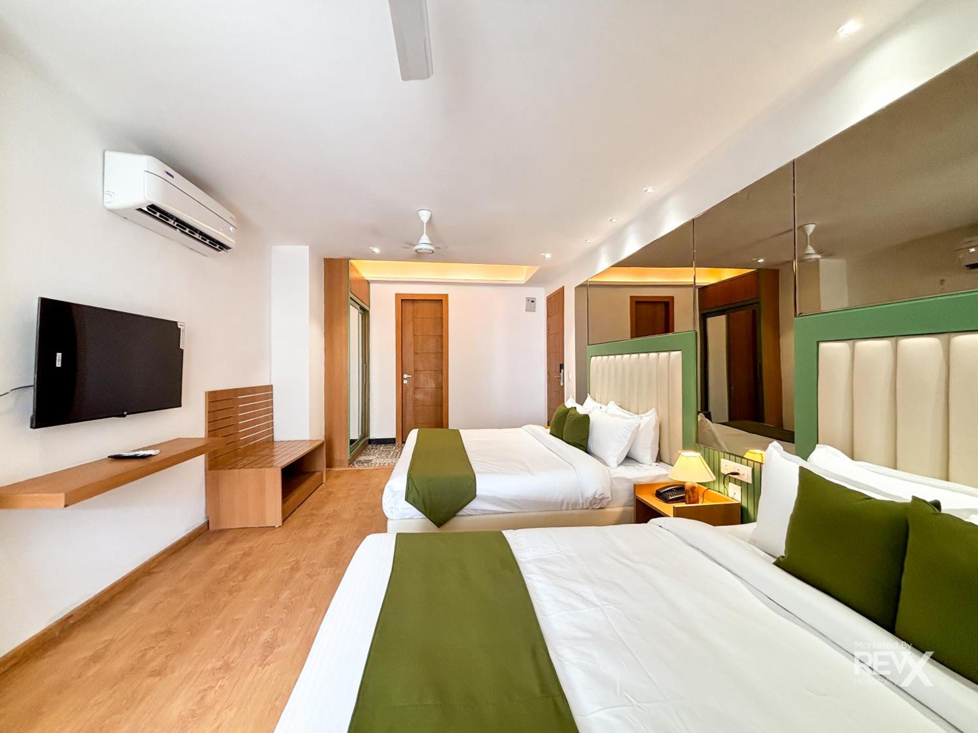 Oak Leaf Hotel