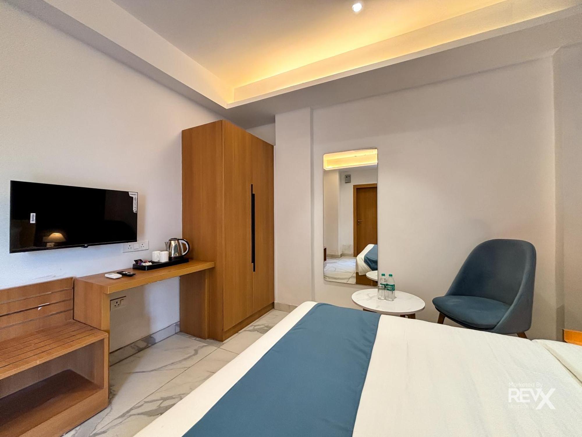 Oak Leaf Hotel