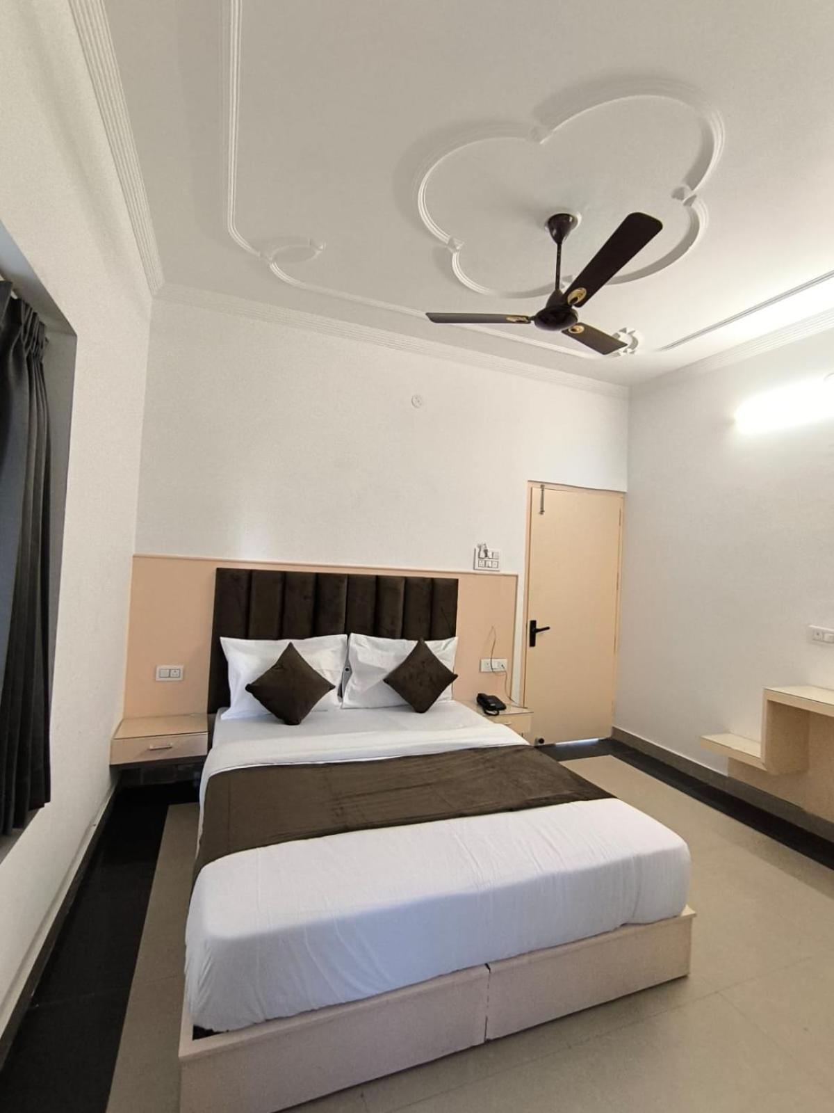 Shridhar Reesort Hotel 3*