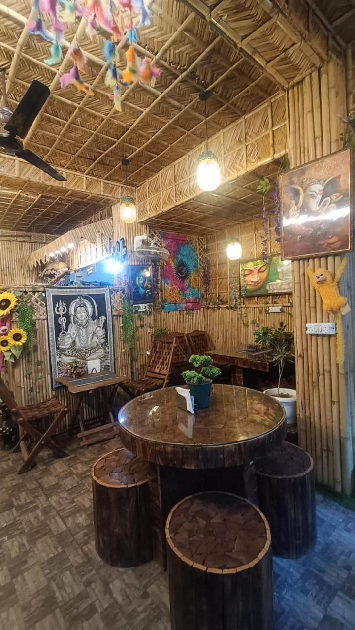 Happy Shiva Cafe & Guest house *