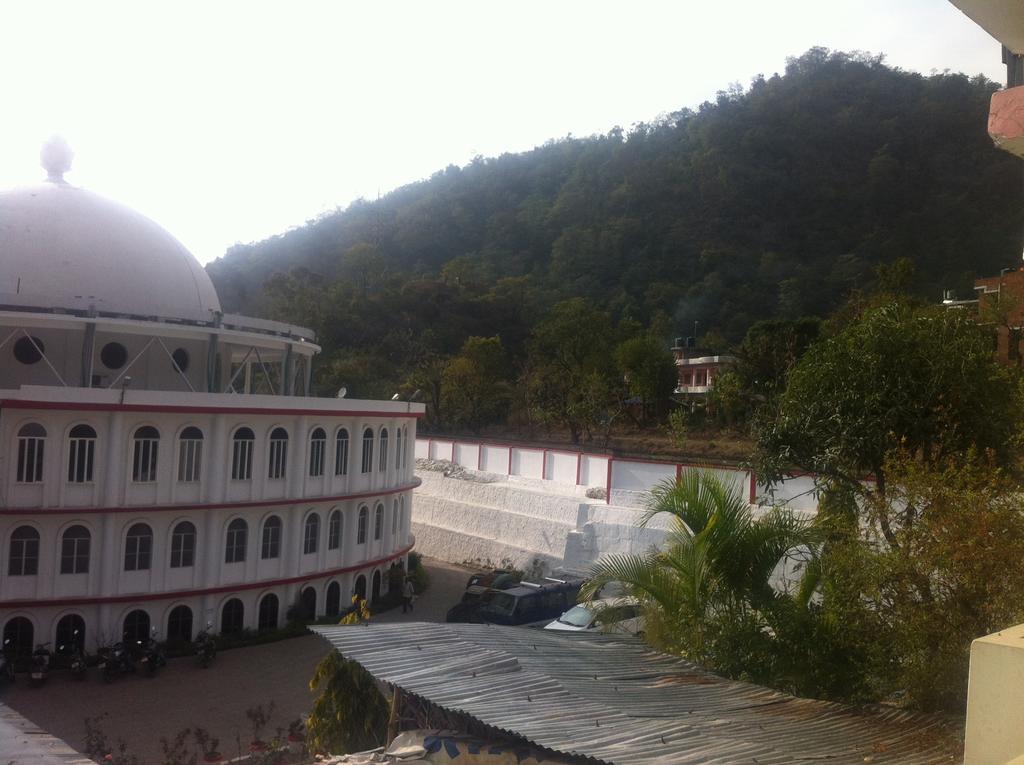 Sara Rishikesh