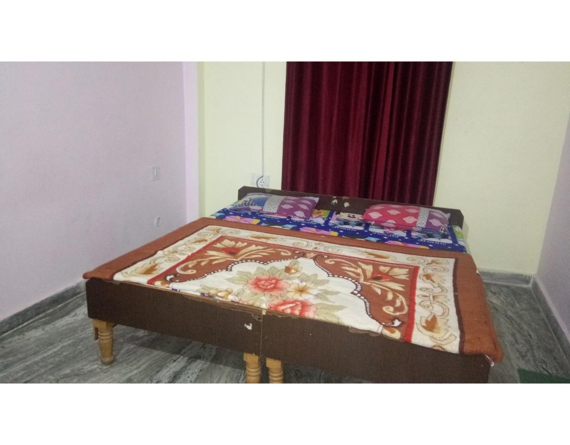Budget Near Swarg Ashram Guest house *