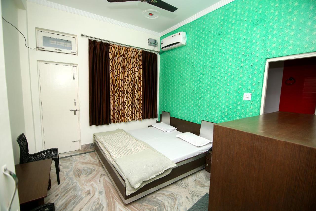 Bed & Breakfast Madhusudan 2*