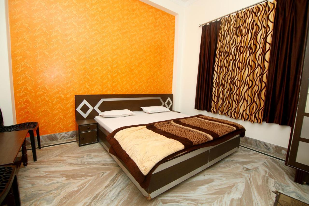 Bed & Breakfast Madhusudan 2*
