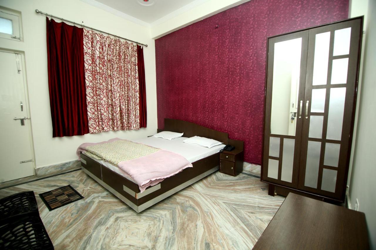 Madhusudan Bed & Breakfast 2*