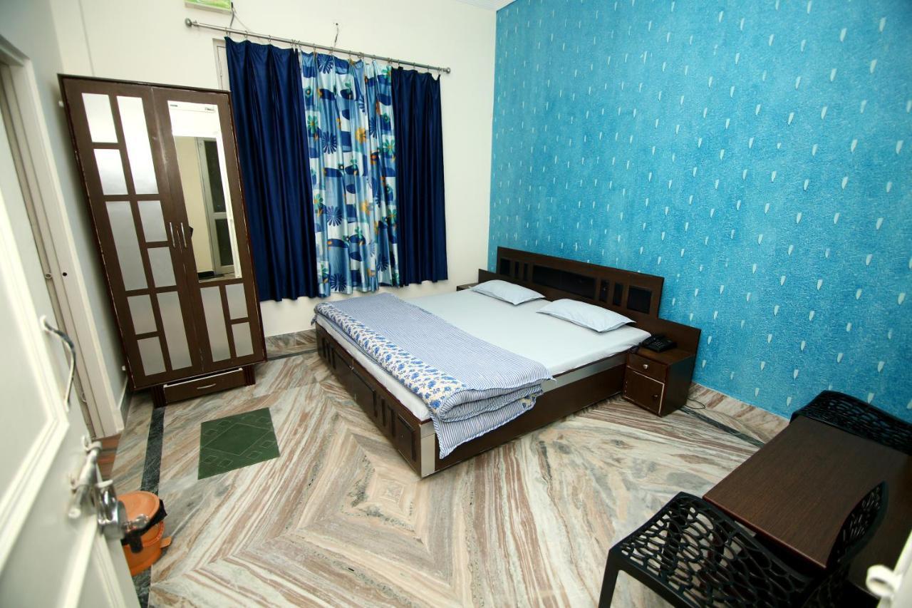 Bed & Breakfast Madhusudan 2*