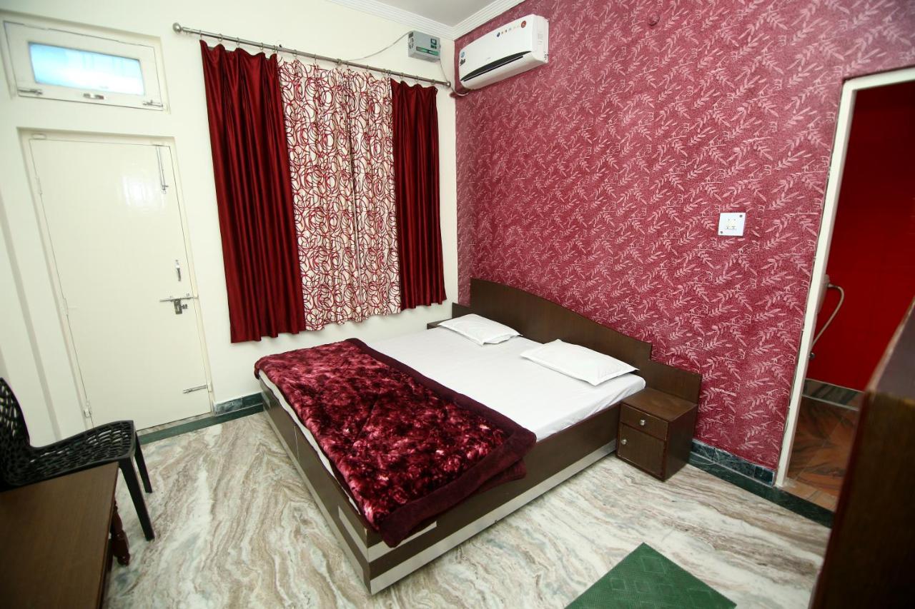 Madhusudan 2* Rishikesh