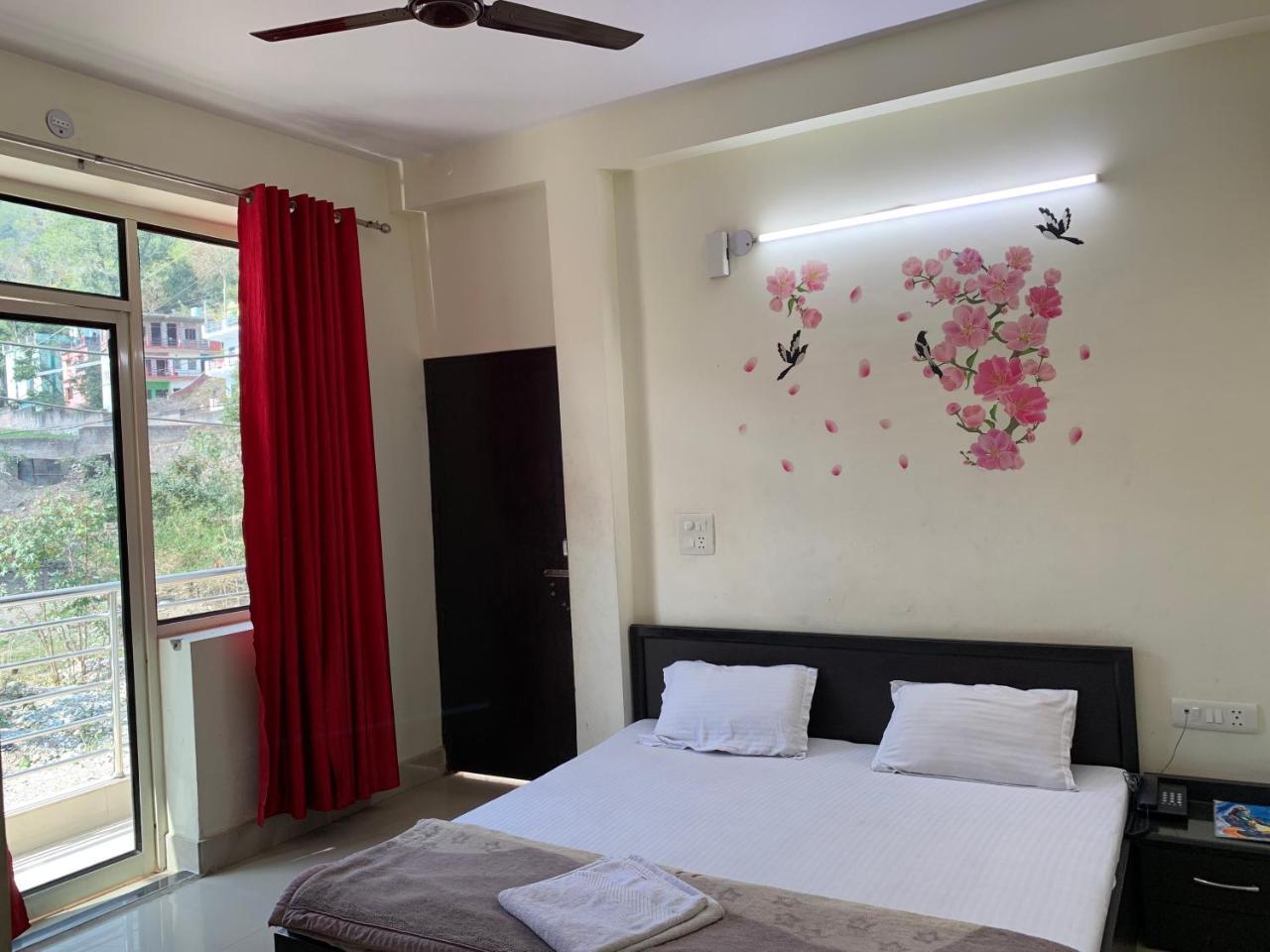 Shiv Hotel 2*