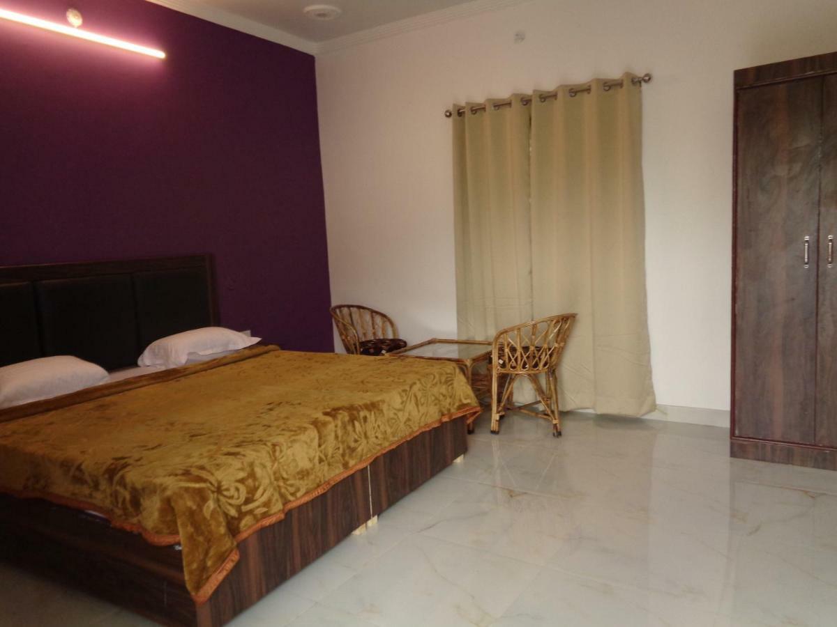 The White House Homestay