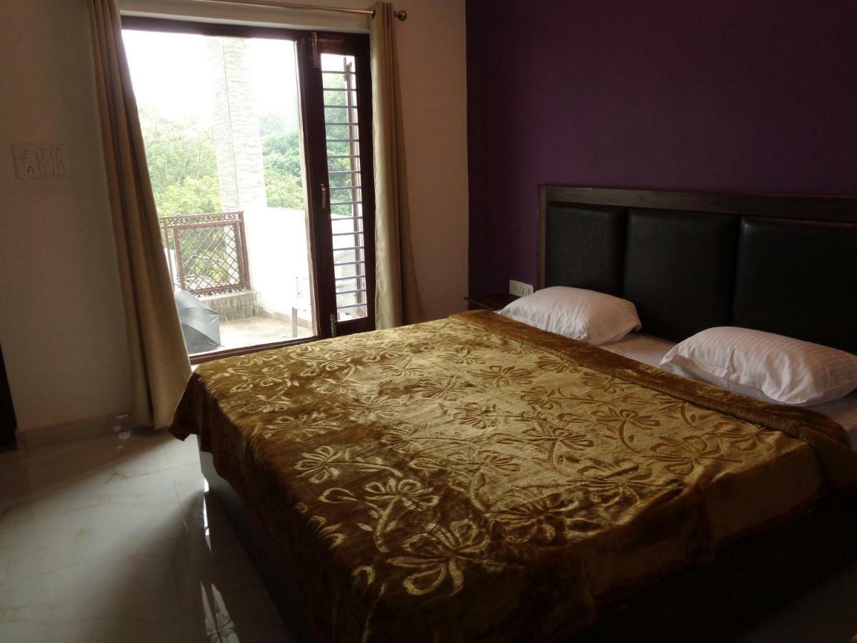 The White House Homestay
