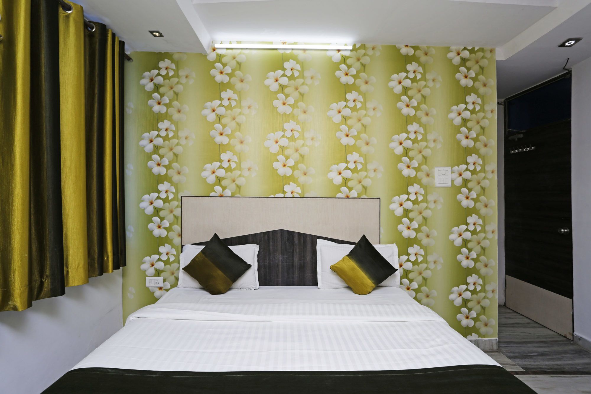 Hotel Oyo 4475 Akash Continental