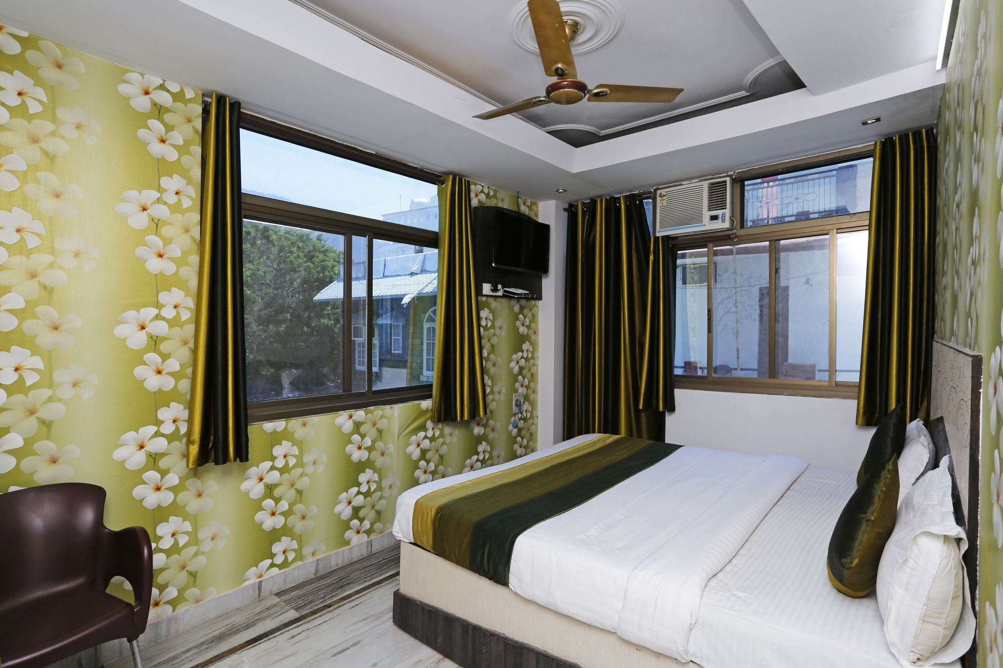 Hotel Oyo 4475 Akash Continental