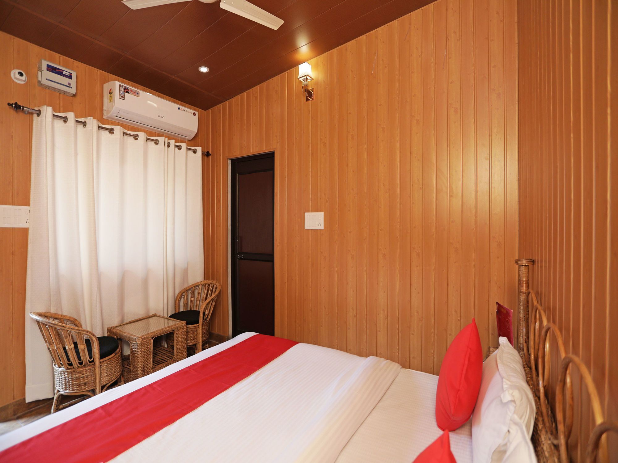 Oyo 12212 Ramanuj Hotel Rishikesh