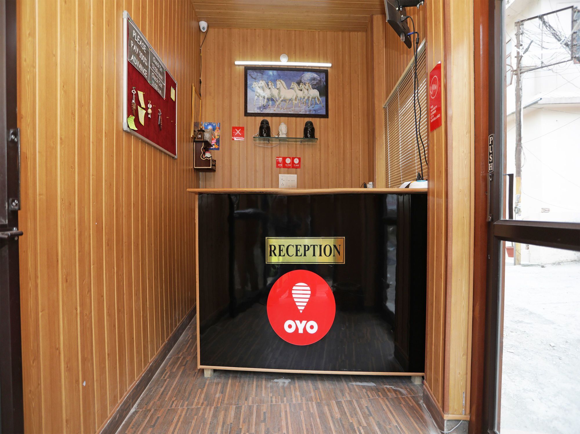 Oyo 12212 Ramanuj Hotel 2*