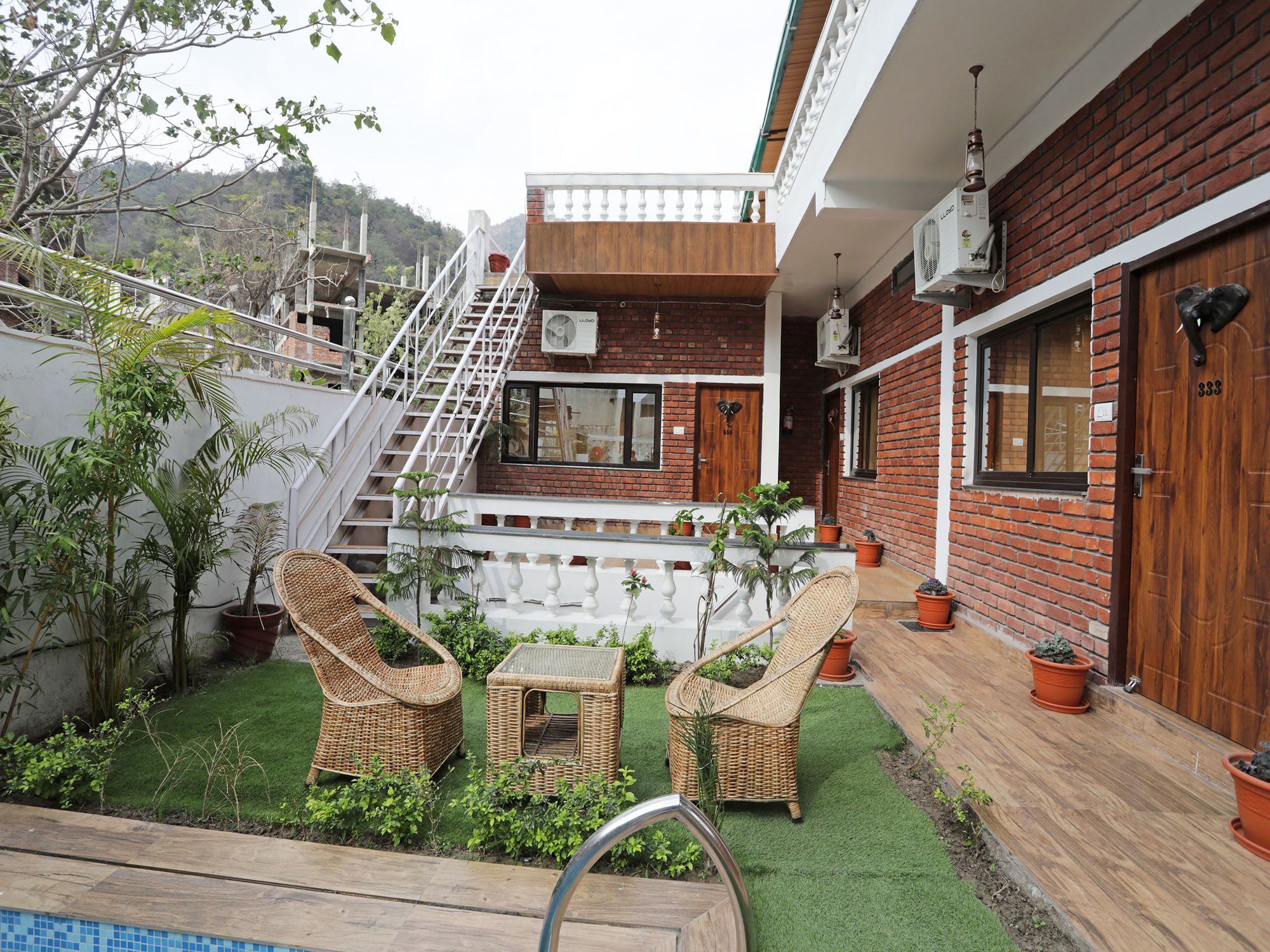Oyo 12212 Ramanuj Hotel Rishikesh